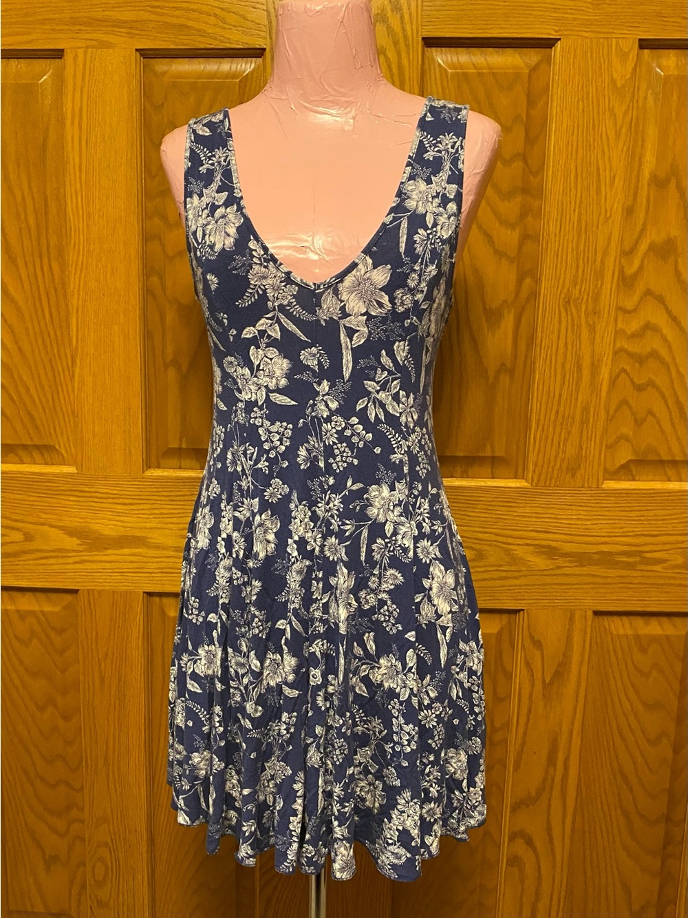 Forever 21 Navy and White Floral V-Neck Mini Dress Y2K